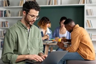 Curso gratuito de Atuação do Educador Social na Atenção aos Grupos Sociais