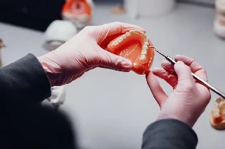Curso gratuito de Básico em Auxiliar de Prótese Dentária