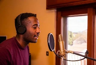 Curso gratuito online de Canto Básico com certificado